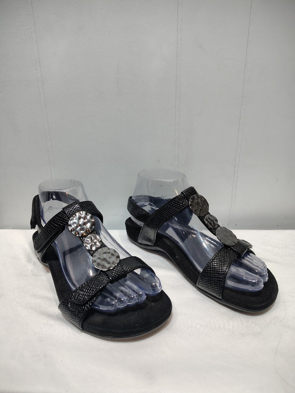 Vionic Farra Sandal in Black size 6 Embellished Orthotic Strappy Comfort